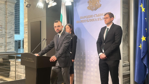 "Прогресивна България" даде разяснение за спорните предложения в правилника за работа на НС